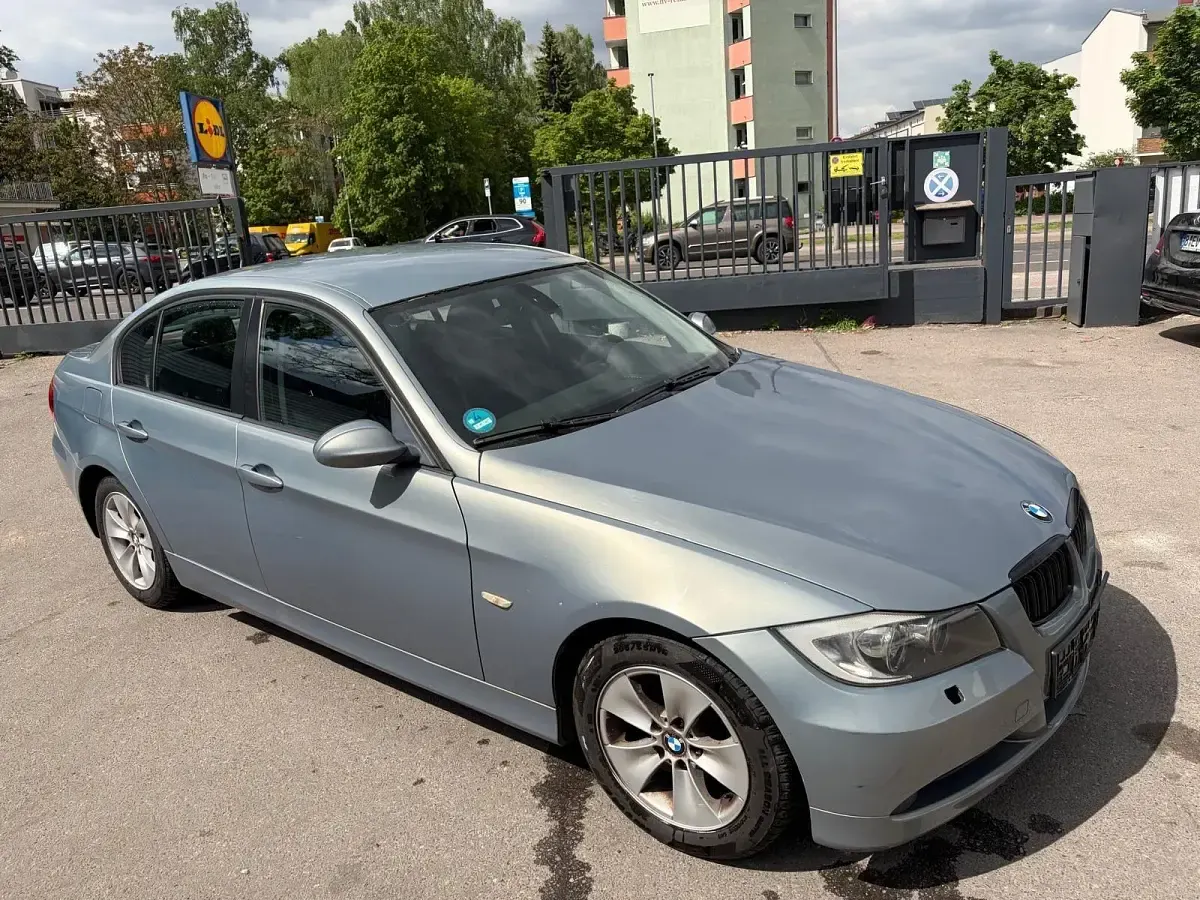 Gebraucht BMW 318 130 PS (95 kW) 2006 Grau Limousine