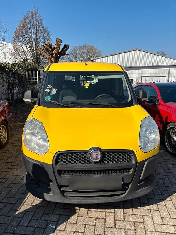 Gebraucht Fiat Doblò 100 PS (73 kW) 2013 Gelb Van / Kleinbus