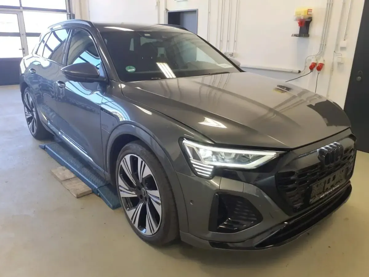 Gebraucht Audi Q8 e-tron S-Line 300 kW (408 PS) 2024 Grau SUV