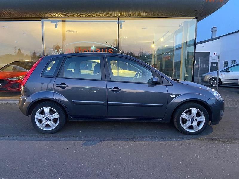 Gebraucht Ford Fiesta 75 PS (55 kW) 2009 Grau Kleinwagen