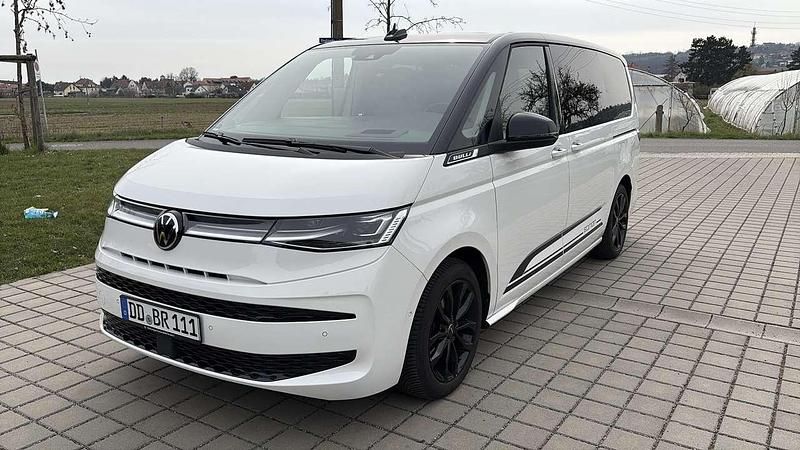 Second-hand VW Multivan Edition 150 CP (110 kW) 2024 Alb Monovolum