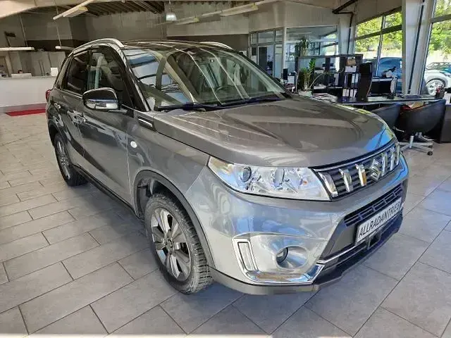 Gebraucht Suzuki Vitara Comfort 112 PS (82 kW) 2019 Grau SUV