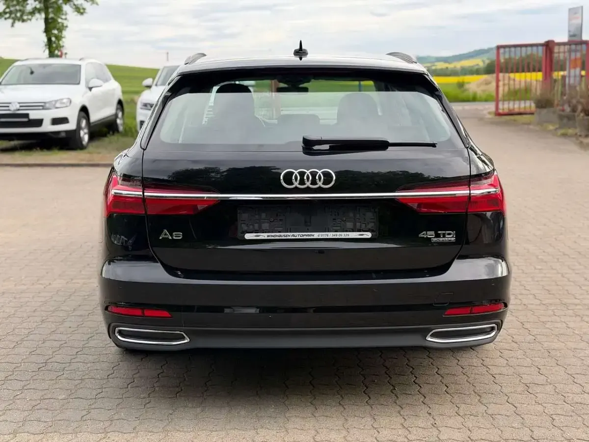 Gebraucht Audi A6 Ambiente 245 PS (180 kW) 2022 Schwarz Kombi