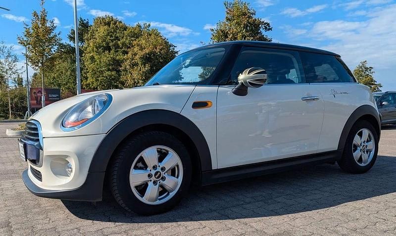 Weiß Gebraucht 2016 Mini Cooper Kleinwagen | 11.900 € (Guter Preis) - Bild 1/4