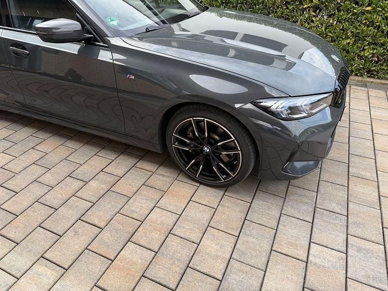 Gebraucht BMW 330 M Sport 286 PS (210 kW) 2023 Grau Kombi