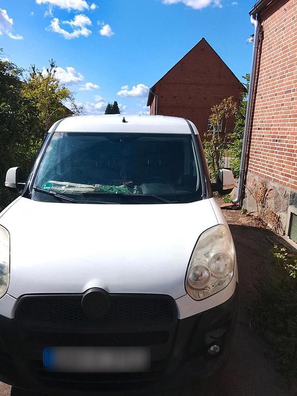 Weiß Gebraucht 2012 Fiat Doblò Van / Kleinbus | 3.200 € (Guter Preis) - Bild 1/4