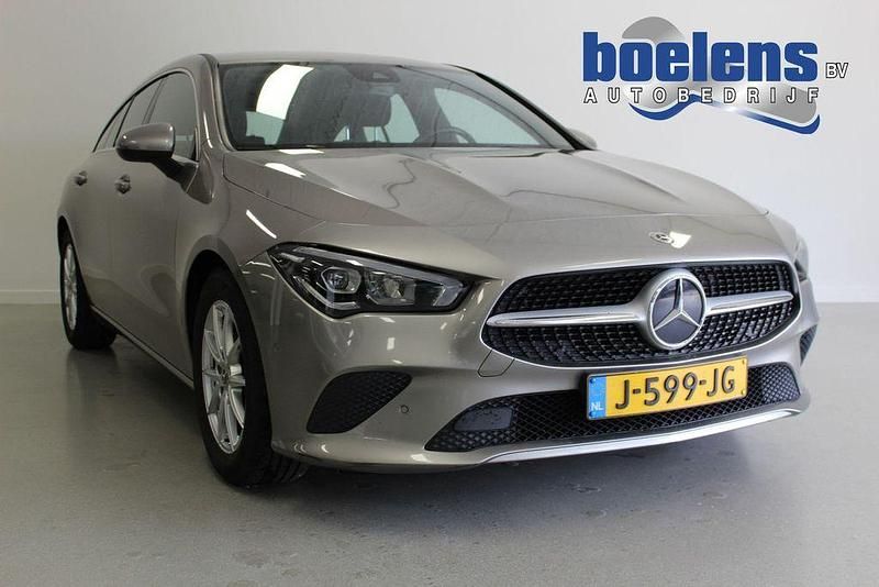 Grau Gebraucht 2020 Mercedes CLA180 Shooting Brake Business Kombi | 19.482 € (Fairer Preis) - Bild 1/4