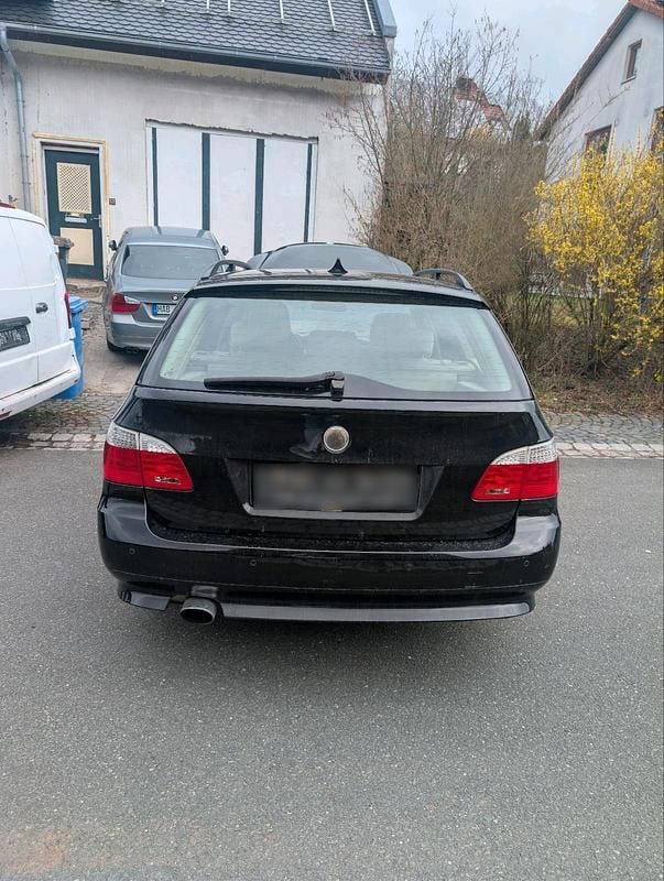 Gebraucht BMW 520 163 PS (119 kW) 2008 Schwarz Kombi
