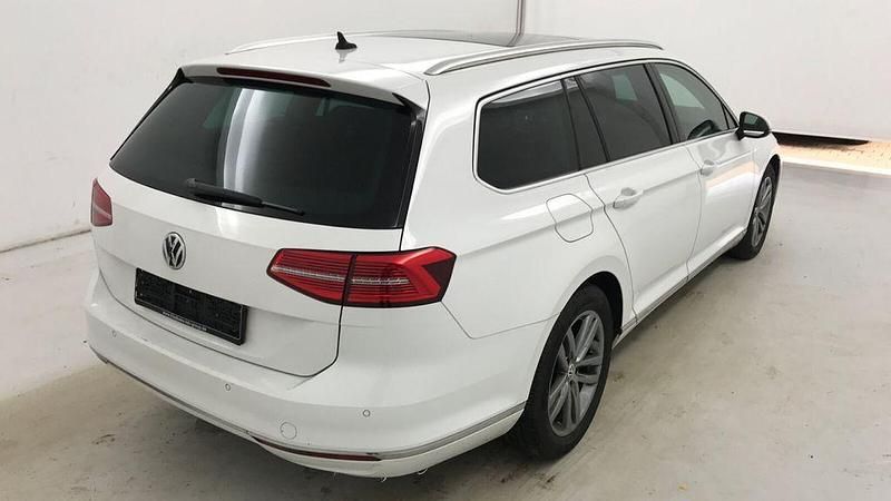 Gebraucht VW Passat Highline 150 PS (110 kW) 2015 Weiß Kombi