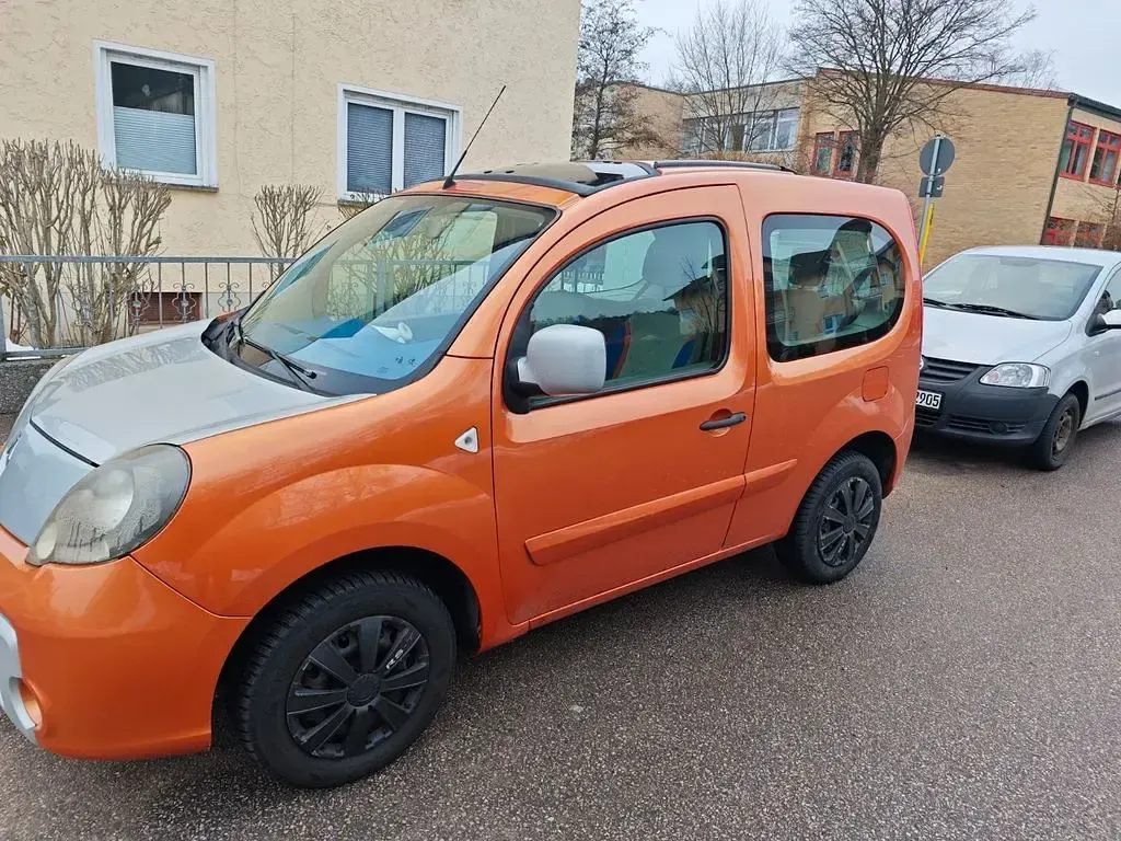 Gebraucht Renault Kangoo Expression 106 PS (77 kW) 2009 Orange Van / Kleinbus