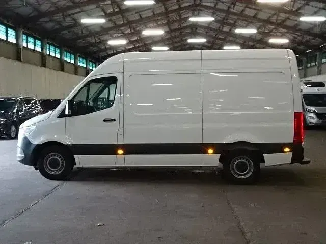 Używany Mercedes Sprinter 190 KM (139 kW) 2021 Biały Van