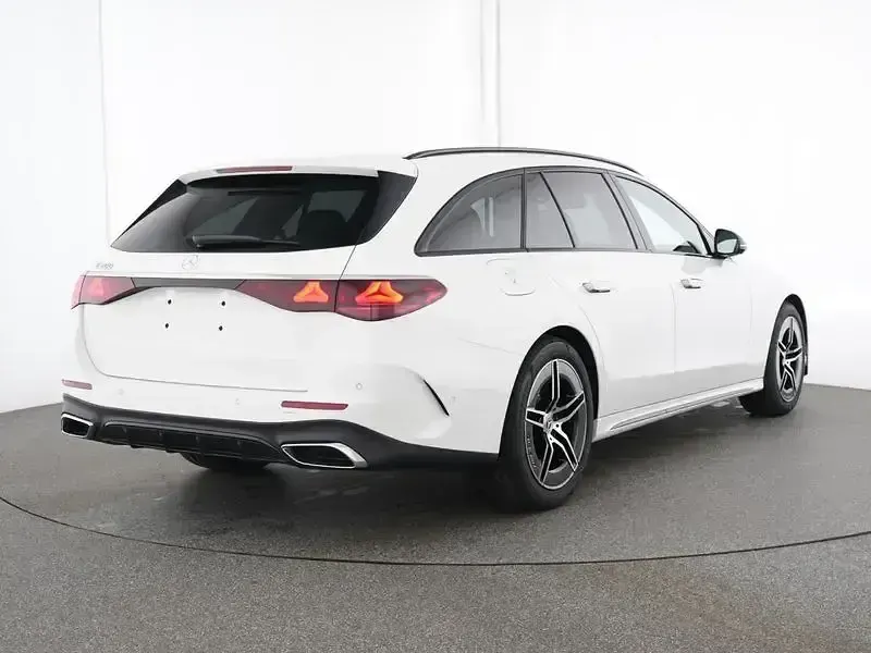 Gebraucht Mercedes E200 AMG 204 PS (150 kW) 2025 Weiß Limousine