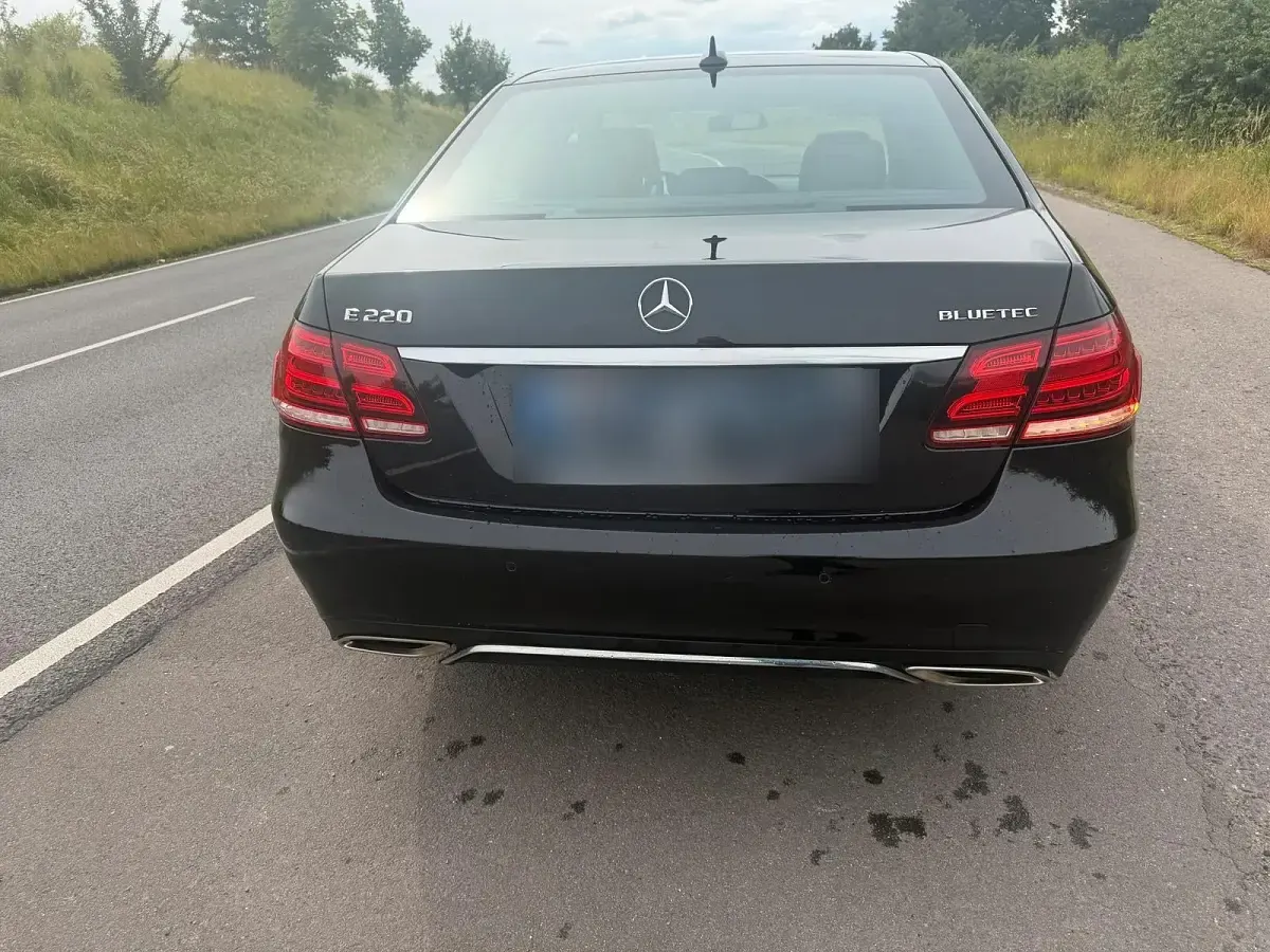 Gebraucht Mercedes E220 170 PS (125 kW) 2017 Schwarz Limousine