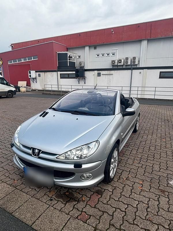 Silber Gebraucht 2006 Peugeot 206 CC Cabrio | 2.900 € (Etwas zu teuer) - Bild 1/4