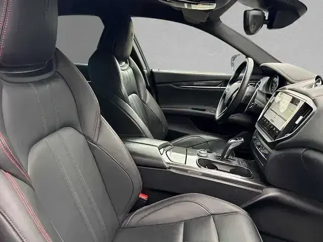 Gebraucht Maserati Ghibli 430 PS (316 kW) 2022 Blau (blu emozione) Limousine