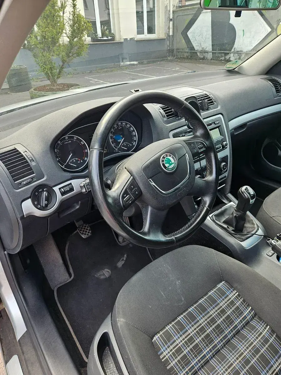 Gebraucht Skoda Octavia 105 PS (77 kW) 2012 Silber Kombi