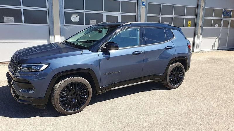 Second-hand Jeep Compass 131 CP (96 kW) 2023 Albastru SUV