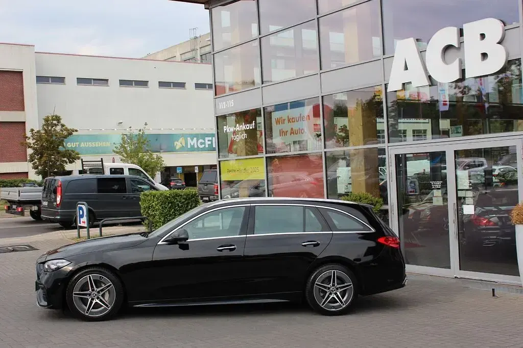 Gebraucht Mercedes C300 AMG Line Premium 265 PS (194 kW) 2024 Schwarz Limousine