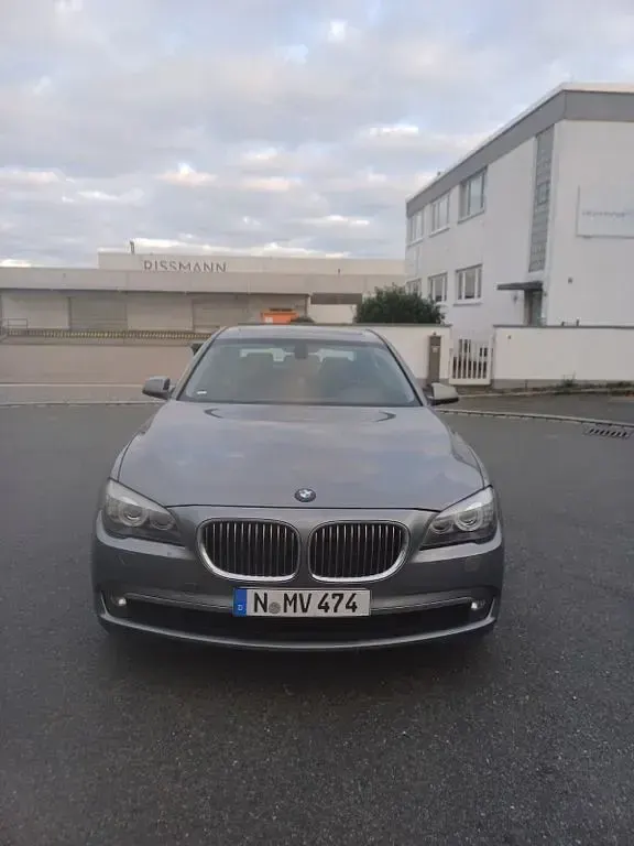 Gebraucht BMW 730 245 PS (180 kW) 2010 Grau Limousine