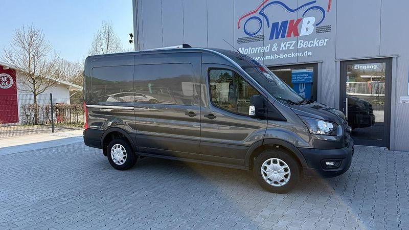 Gebraucht Ford Transit Trend 131 PS (96 kW) 2023 Grau Van / Kleinbus