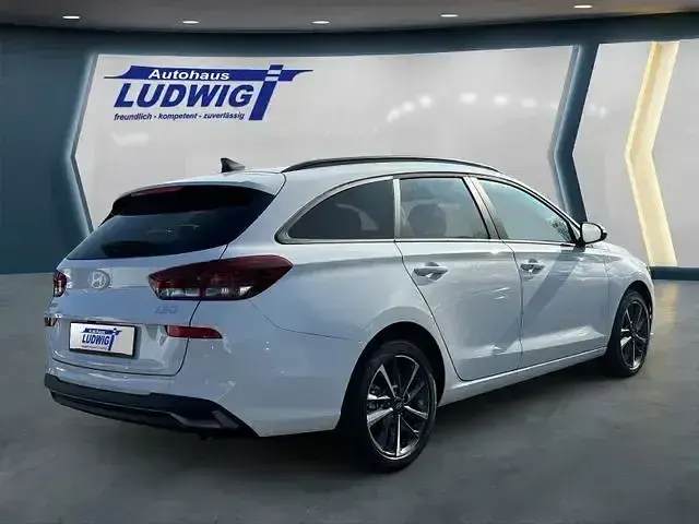 Gebraucht Hyundai i30 Advantage 101 PS (74 kW) 2025 Weiß Limousine