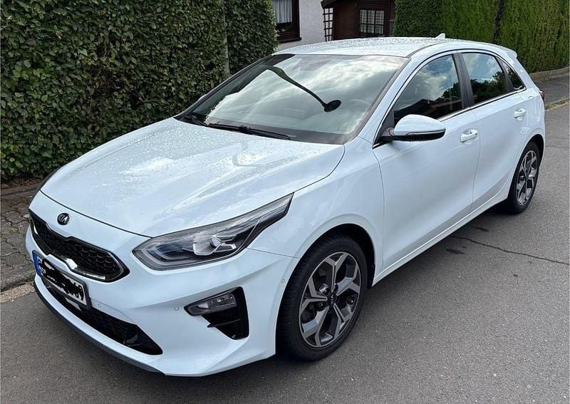 Weiß Gebraucht 2019 Kia Ceed Spirit Limousine | 15.500 € (Guter Preis) - Bild 1/4