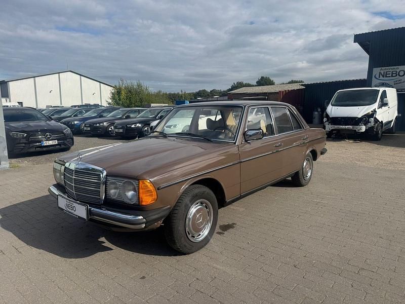 Gebraucht Mercedes 300 80 PS (58 kW) 1978 Braun Limousine