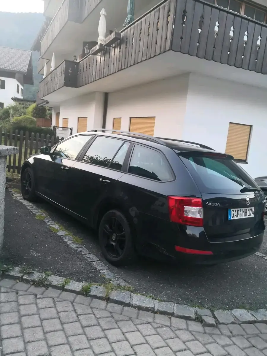 Używany Skoda Octavia 105 KM (77 kW) 2013 Czarny Kombi