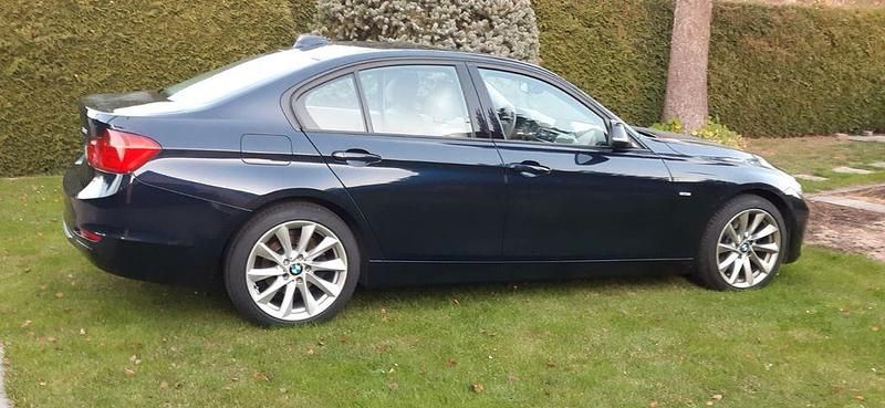 Blau Gebraucht 2012 BMW 328 Luxury Line Limousine | 12.500 € (Superpreis) - Bild 1/4