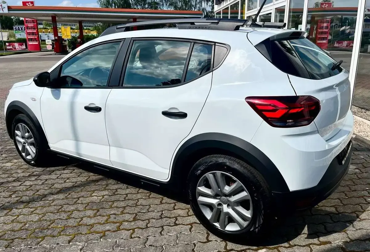 Gebraucht Dacia Sandero Essentiel 91 PS (66 kW) 2023 Gletscherweiss Kleinwagen
