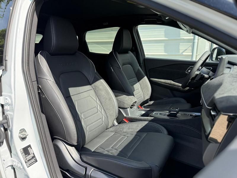 Neu Nissan Qashqai 2025 Pearl white / schwarzes dach SUV