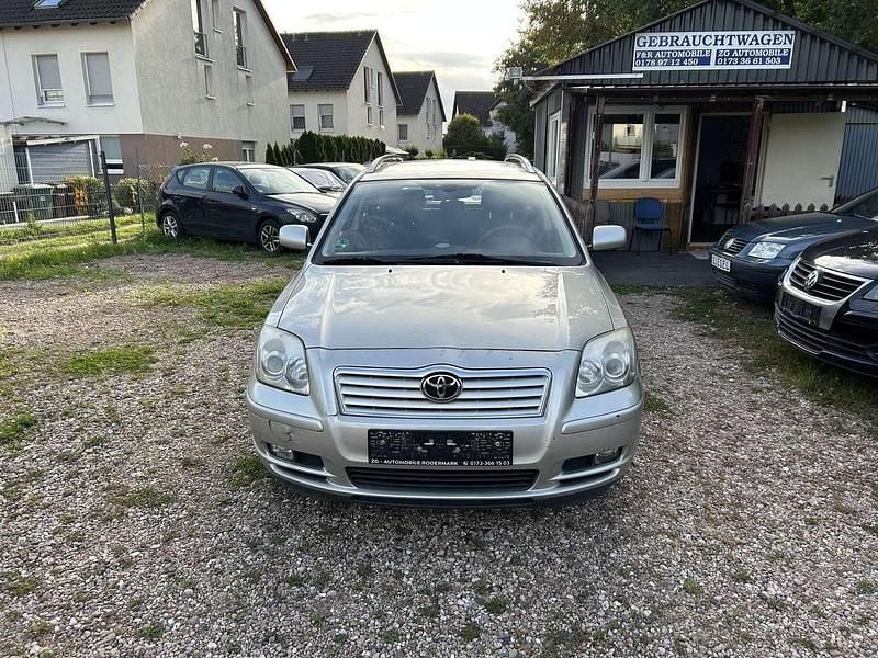 Gold Gebraucht 2006 Toyota Avensis Sol Kombi | 2.200 € (Guter Preis) - Bild 1/4