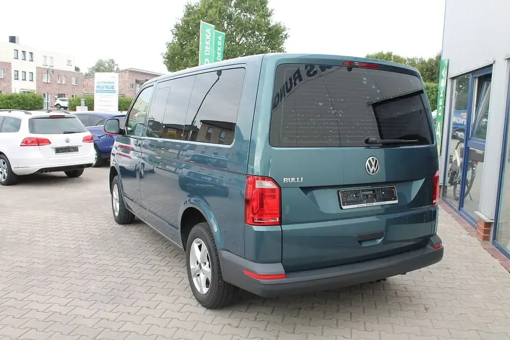 Gebraucht VW Caravelle 102 PS (75 kW) 2018 Grün Van