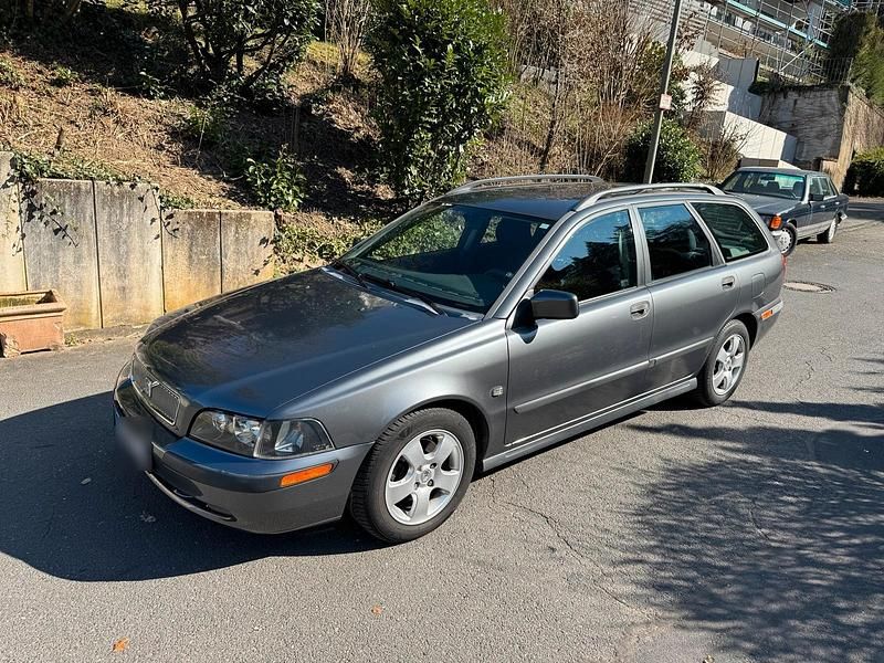 Gebraucht Volvo V40 115 PS (84 kW) 2002 Grau Kombi