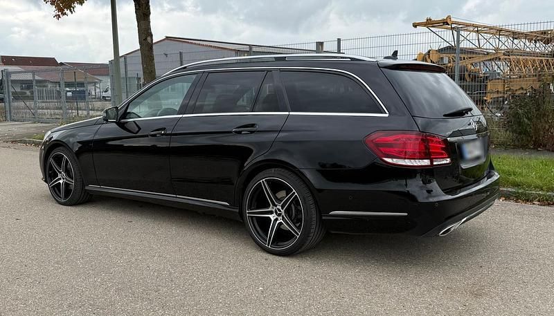 Gebraucht Mercedes E220 Avantgarde 170 PS (125 kW) 2014 Schwarz Kombi