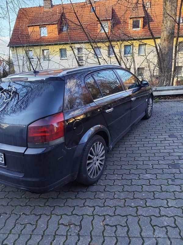 Gebraucht Opel Signum 150 PS (110 kW) 2007 Schwarz Kleinwagen