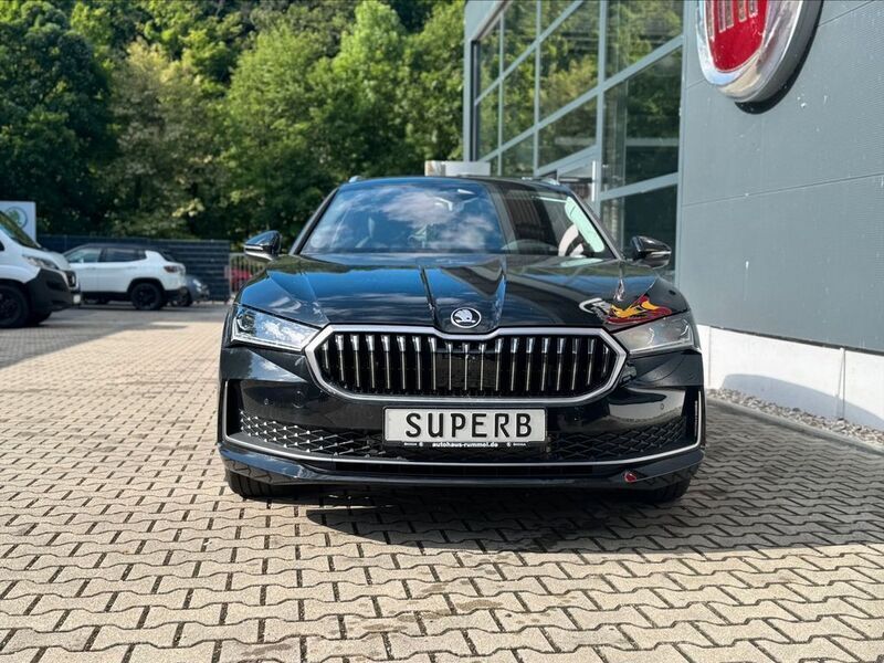 Schwarz Gebraucht 2024 Skoda Superb LAURIN & KLEMENT Kombi | 46.990 € (Teuer) - Bild 1/4