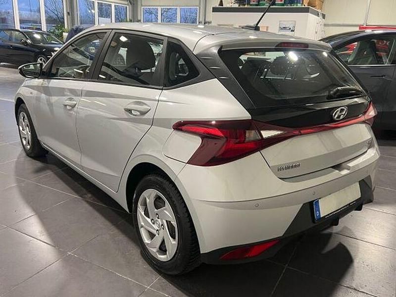 Gebraucht Hyundai i20 101 PS (74 kW) 2021 Silber Limousine