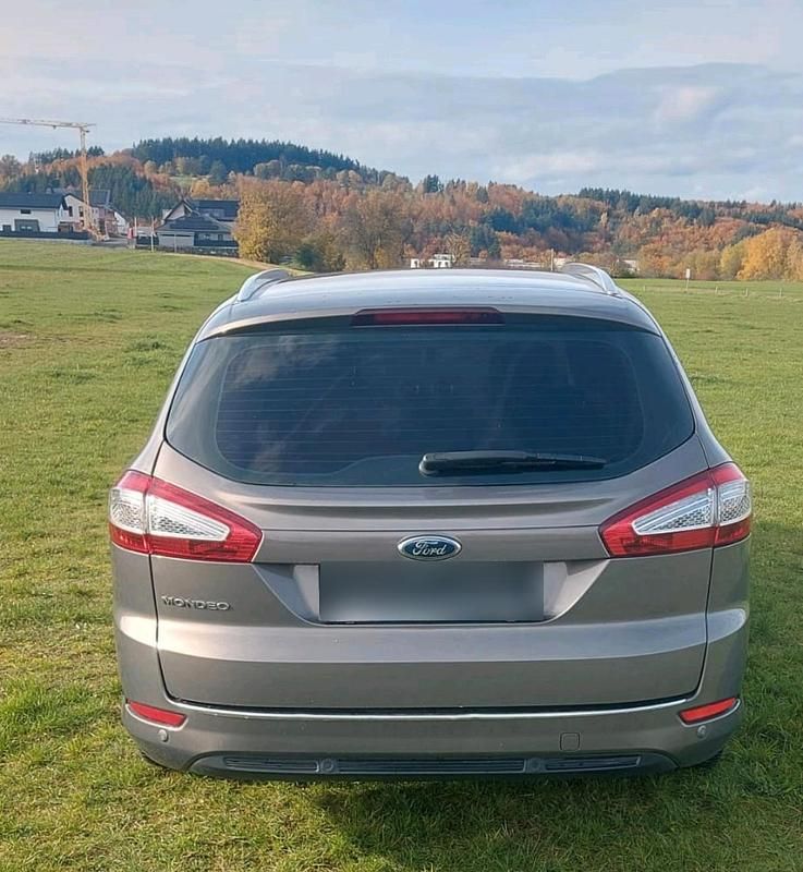 Gebraucht Ford Mondeo 163 PS (119 kW) 2014 Andere farben Kombi