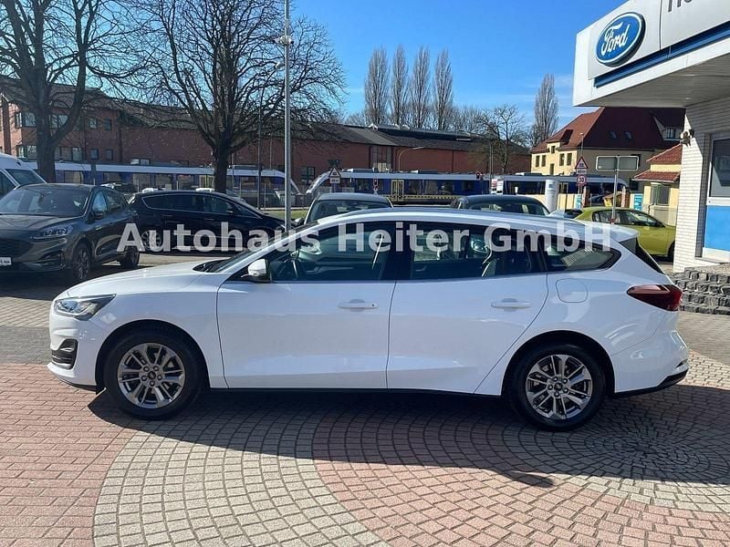 Gebraucht Ford Focus Titanium 125 PS (91 kW) 2023 Weiß Kombi