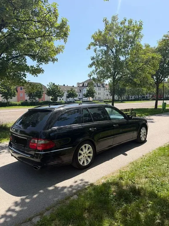 Gebraucht Mercedes E220 Avantgarde 170 PS (125 kW) 2007 Schwarz Limousine