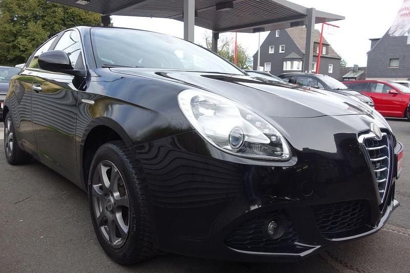 Schwarz Gebraucht 2012 Alfa Romeo Giulietta Super Kleinwagen | 2.990 € (Guter Preis) - Bild 1/4