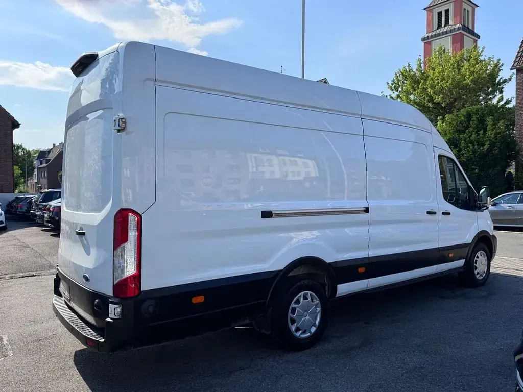 Gebraucht Ford Transit Trend 170 PS (125 kW) 2023 Weiß Van / Kleinbus