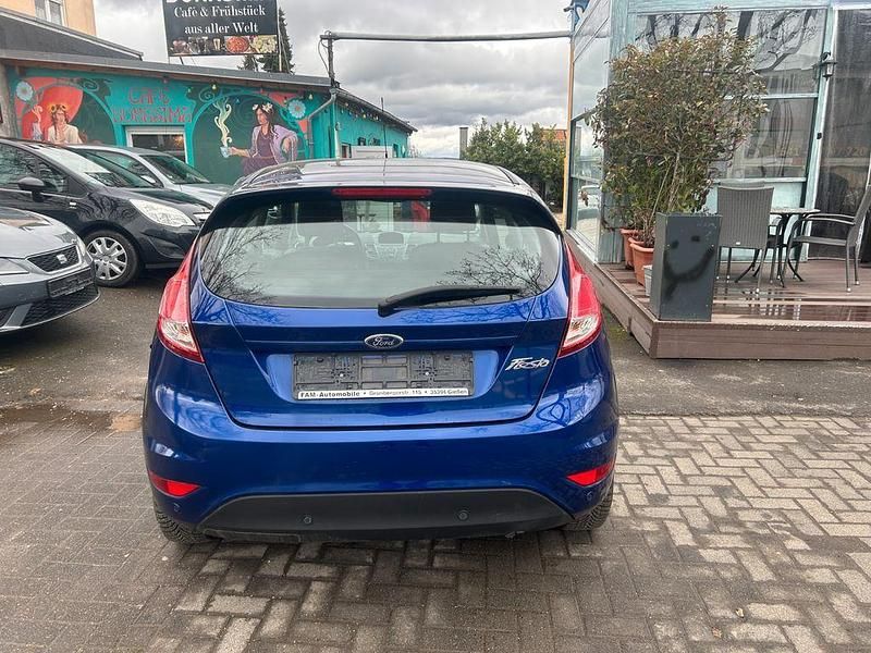 Gebraucht Ford Fiesta Celebration 80 PS (58 kW) 2016 Blau Kleinwagen