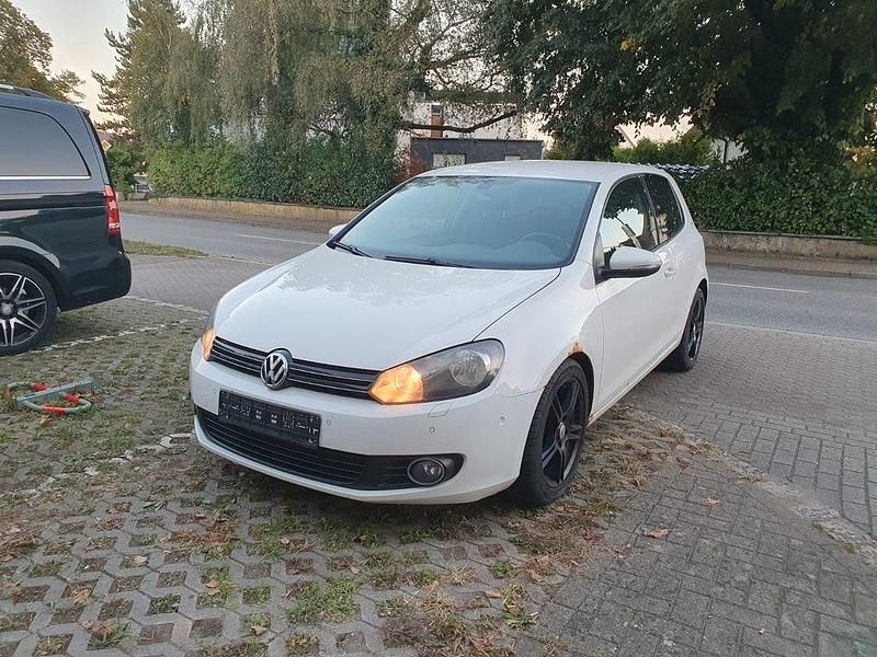 Weiß Gebraucht 2010 VW Golf VI Limousine | 2.650 € (Superpreis) - Bild 1/4