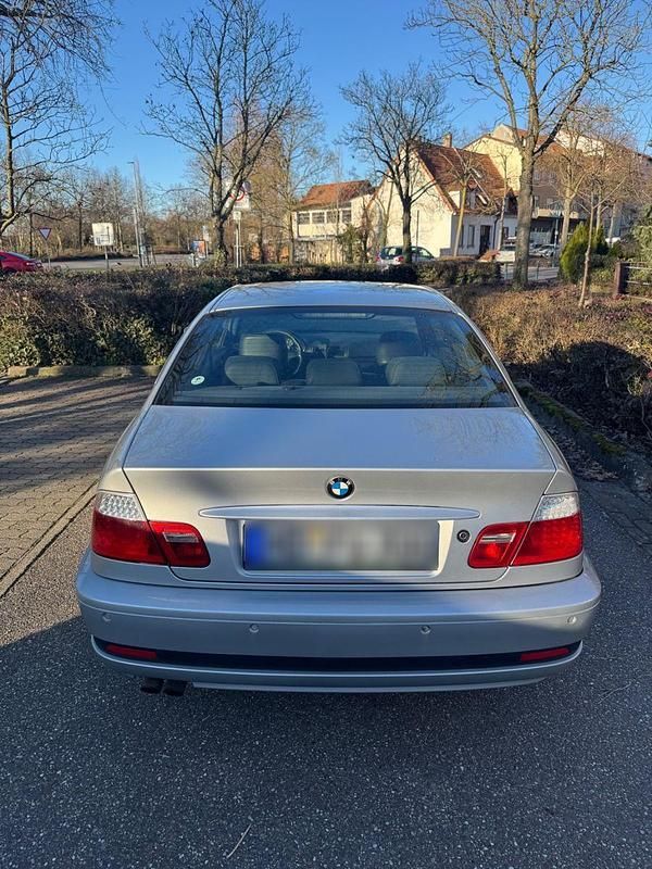 Gebraucht BMW 320 170 PS (125 kW) 2006 Silber Coupé