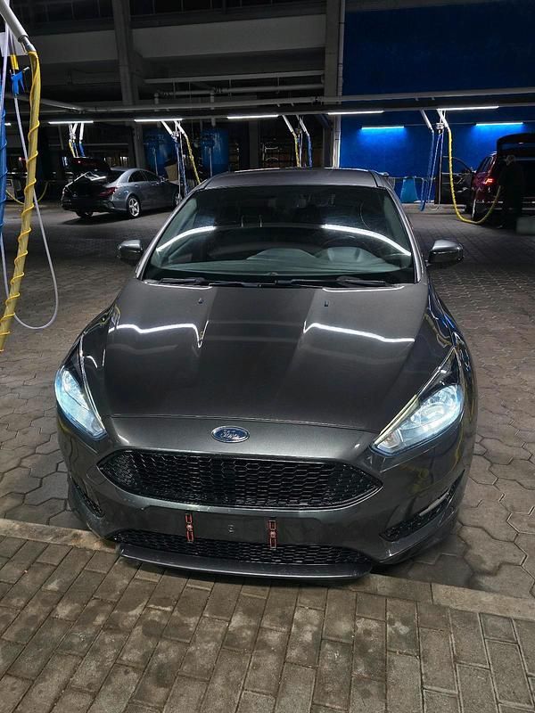 Gebraucht Ford Focus ST-Line 125 PS (91 kW) 2018 Grau Limousine