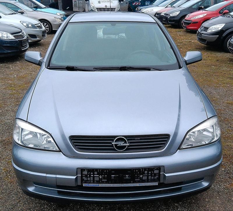 Gebraucht Opel Astra 90 PS (66 kW) 2010 Grau Kleinwagen