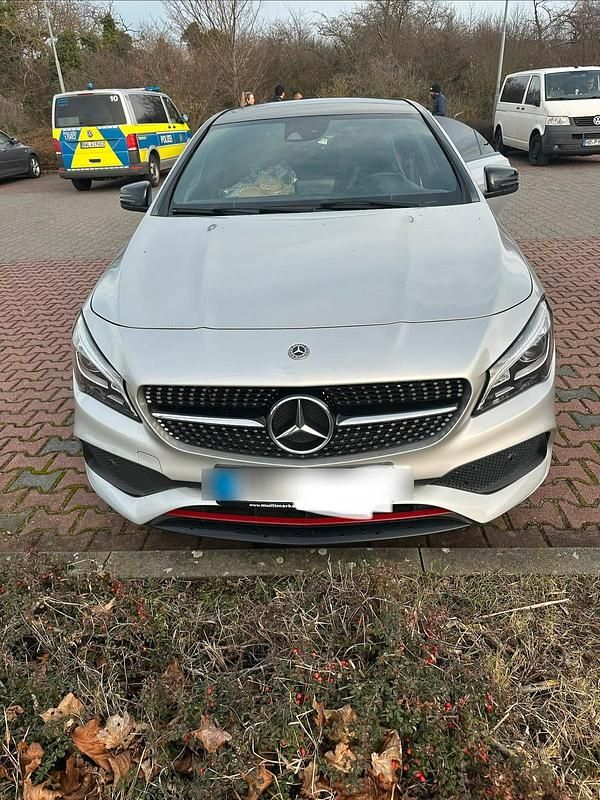 Silber Gebraucht 2017 Mercedes 250 Coupé | 25.550 € (Etwas zu teuer) - Bild 1/4