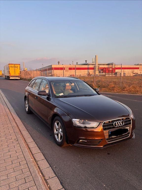 Gebraucht Audi A4 Ambiente 120 PS (88 kW) 2012 Braun Kombi